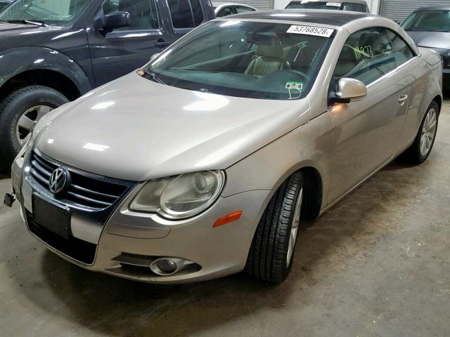 WVWFA71FX7V029098 - 2007 VOLKSWAGEN EOS 2.0T L GOLD photo 2