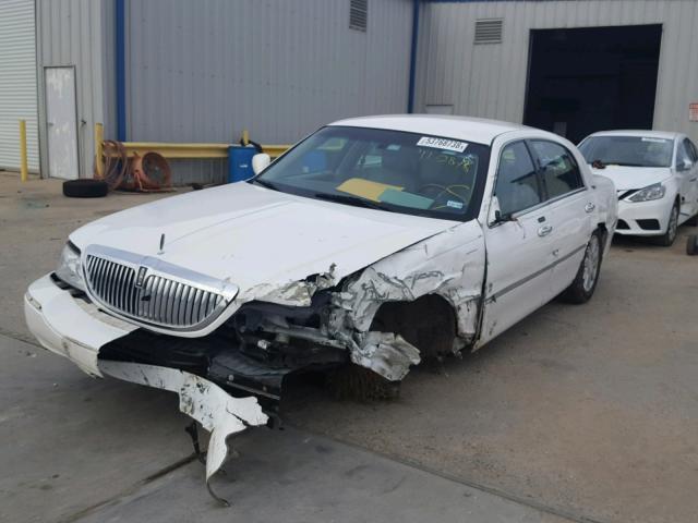 2LNBL8CV6AX615883 - 2010 LINCOLN TOWN CAR S WHITE photo 2