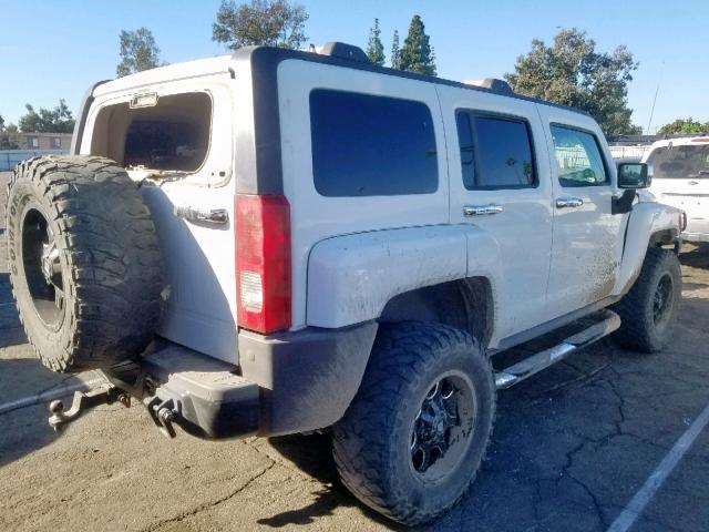 5GTDN136068126662 - 2006 HUMMER H3 WHITE photo 4