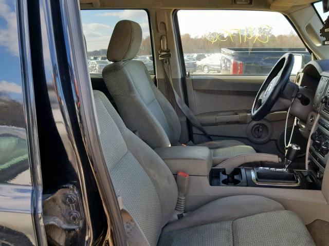 1J8HH48K76C203184 - 2006 JEEP COMMANDER BLACK photo 5