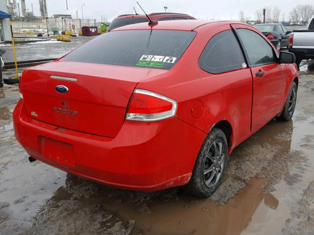 1FAHP32NX8W218034 - 2008 FORD FOCUS S/SE RED photo 4