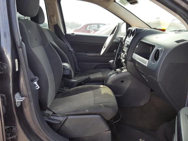 1C4NJCBA9HD123584 - 2017 JEEP COMPASS SP 灰色 照片 5