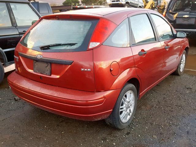 3FAFP37N95R123592 - 2005 FORD FOCUS ZX5 RED photo 4