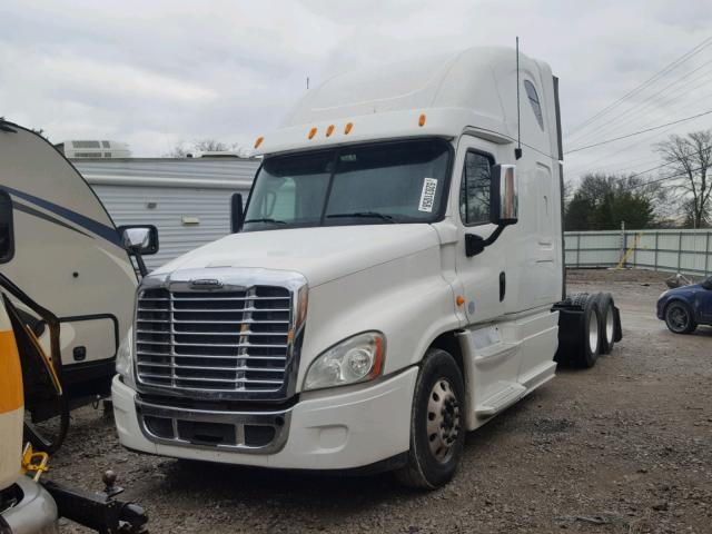 1FUJGLDV0DSBT0650 - 2013 FREIGHTLINER CASCADIA 1 WHITE photo 2