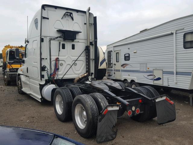 1FUJGLDV0DSBT0650 - 2013 FREIGHTLINER CASCADIA 1 WHITE photo 3