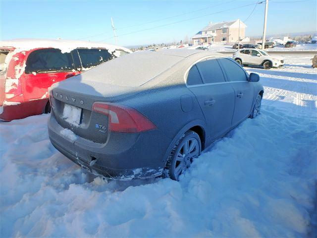 YV1902FH5D2187921 - 2013 VOLVO S60 T6 BLUE photo 4