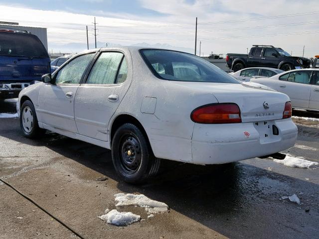 1N4BU31F3PC146439 - 1993 NISSAN ALTIMA XE WHITE photo 3