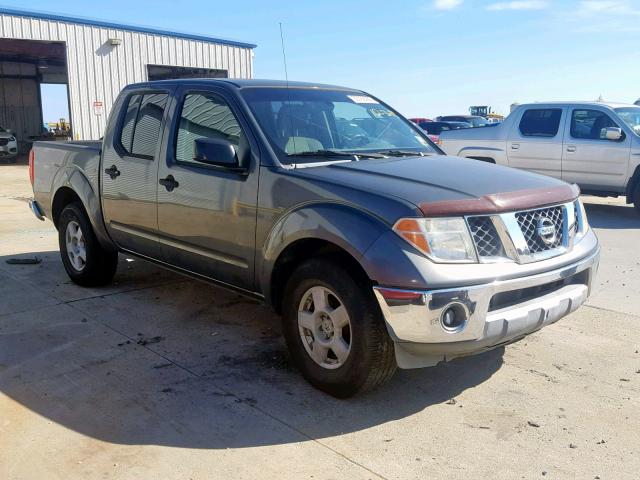 1N6AD07U66C416558 - 2006 NISSAN FRONTIER C GRAY photo 1