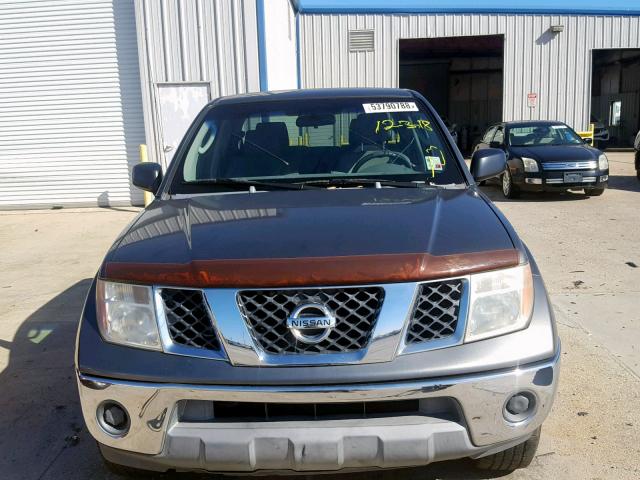 1N6AD07U66C416558 - 2006 NISSAN FRONTIER C GRAY photo 9