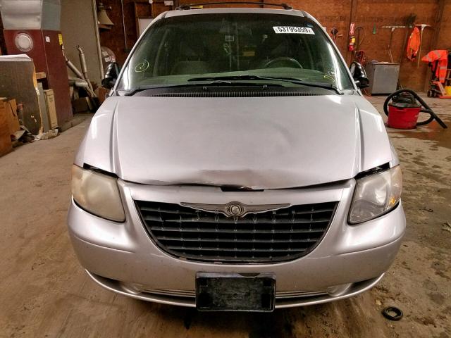 1C8GJ45372B655302 - 2002 CHRYSLER VOYAGER LX SILVER photo 9