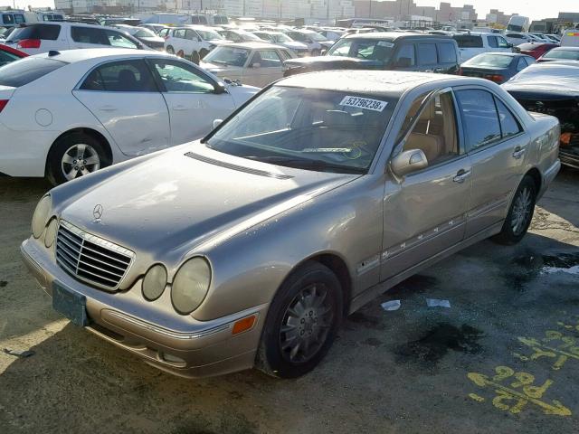 WDBJF65J51B209066 - 2001 MERCEDES-BENZ E 320 CREAM photo 2