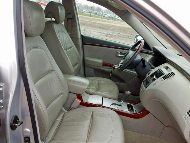 KMHFC46FX7A218306 - 2007 HYUNDAI AZERA SE SILVER photo 5