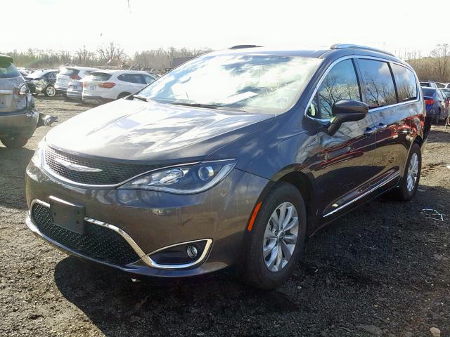 2C4RC1BG7JR124465 - 2018 CHRYSLER PACIFICA T GRAY photo 2