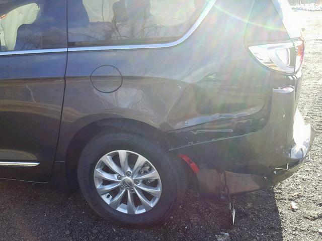 2C4RC1BG7JR124465 - 2018 CHRYSLER PACIFICA T GRAY photo 9