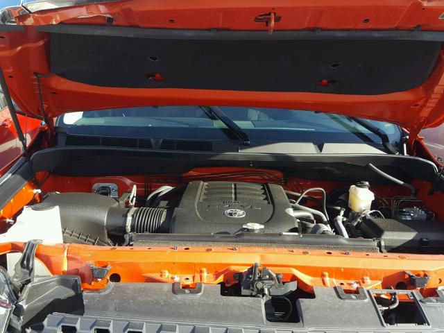 5TFRY5F19JX239343 - 2018 TOYOTA TUNDRA DOU ORANGE photo 7