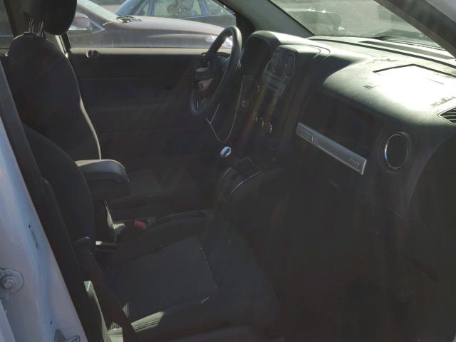 1C4NJCBAXGD665033 - 2016 JEEP COMPASS SP თეთრი ფოტო 5
