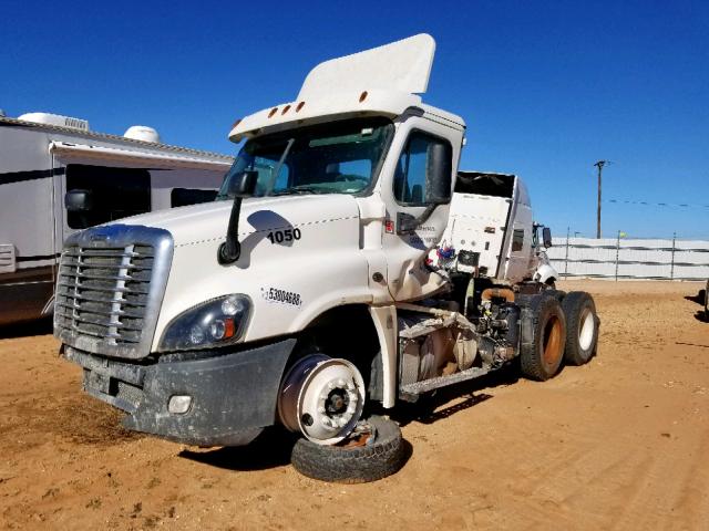 1FUJGEDV6CSBJ0591 - 2012 FREIGHTLINER CASCADIA 1 WHITE photo 2