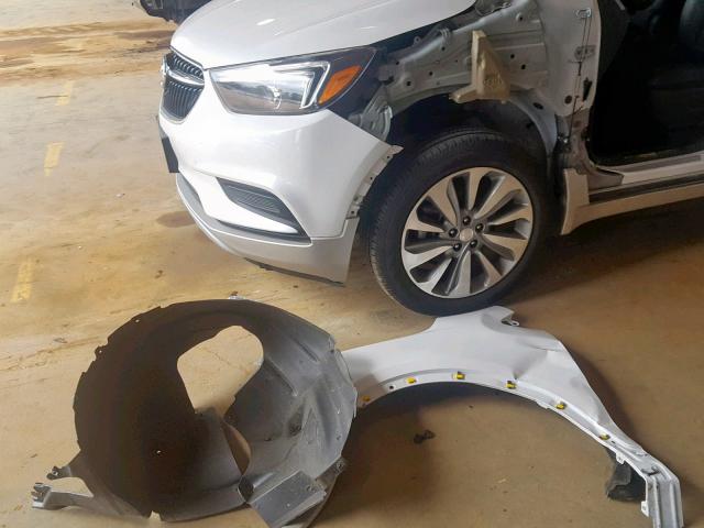 KL4CJASB9JB632221 - 2018 BUICK ENCORE PRE WHITE photo 9