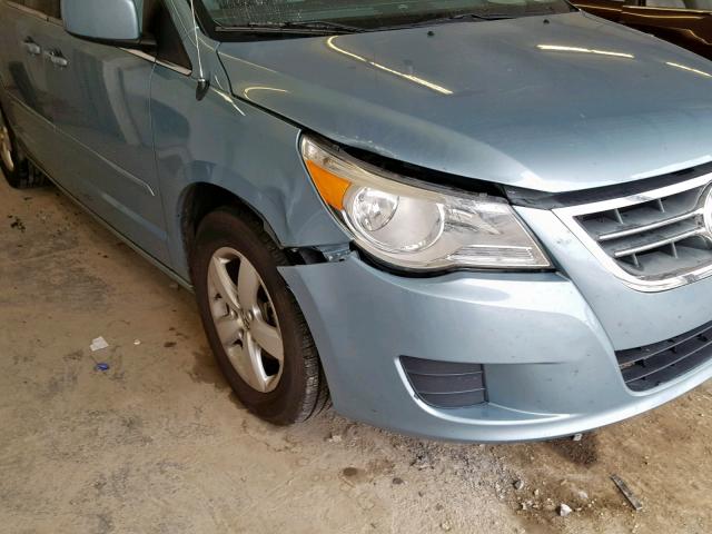 2V4RW3D15AR272244 - 2010 VOLKSWAGEN ROUTAN SE BLUE photo 9