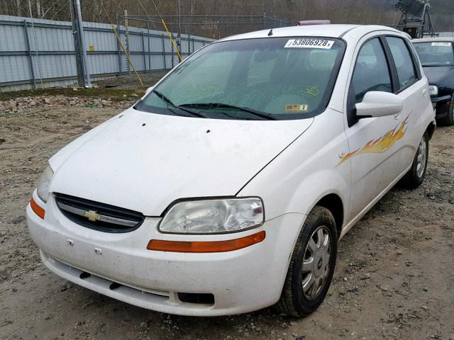 KL1TD62695B457561 - 2005 CHEVROLET AVEO BASE Ақ фото 2