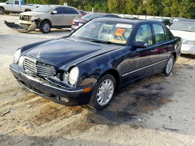 WDBJF65J61B261192 - 2001 MERCEDES-BENZ E 320 BLUE photo 2