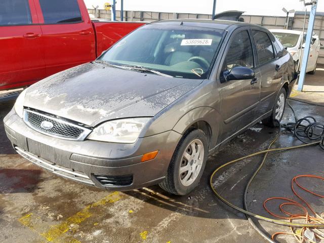 1FAFP34N45W223584 - 2005 FORD FOCUS ZX4 GRAY photo 2