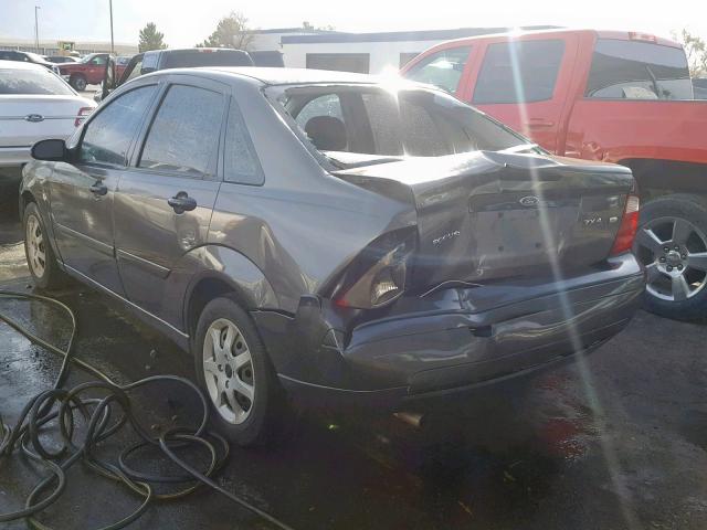 1FAFP34N45W223584 - 2005 FORD FOCUS ZX4 GRAY photo 3