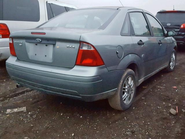 1FAHP34N35W283235 - 2005 FORD FOCUS ZX4 GRAY photo 4