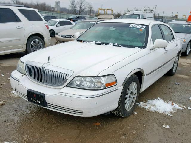 1LNHM81W55Y632862 - 2005 LINCOLN TOWN CAR S WHITE photo 2