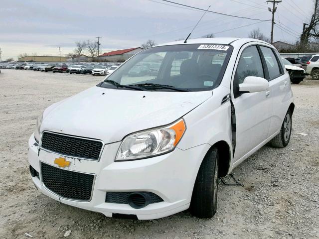 KL1TD6DE2BB137921 - 2011 CHEVROLET AVEO LS WHITE photo 2