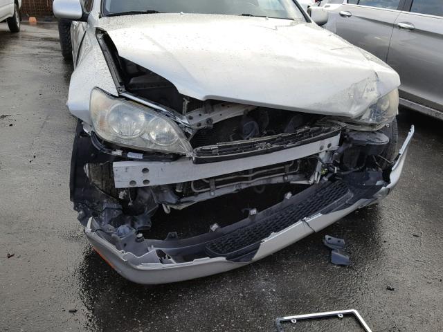 JTHBD192230066575 - 2003 LEXUS IS 300 SILVER photo 9