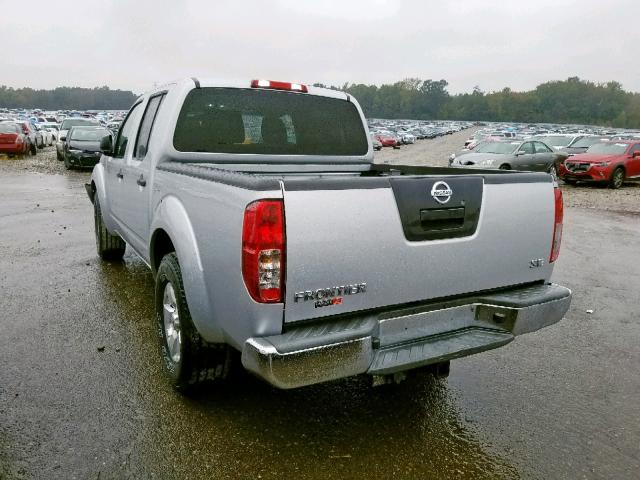 1N6AD0ER8AC440691 - 2010 NISSAN FRONTIER C SILVER photo 3