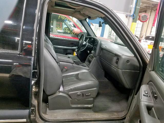 3GNEK12T14G137986 - 2004 CHEVROLET AVALANCHE BLACK photo 5