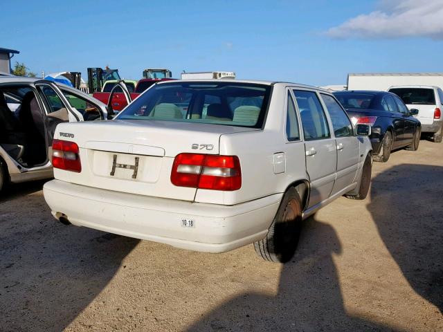 YV1LS5576W1505015 - 1998 VOLVO S70 WHITE photo 4