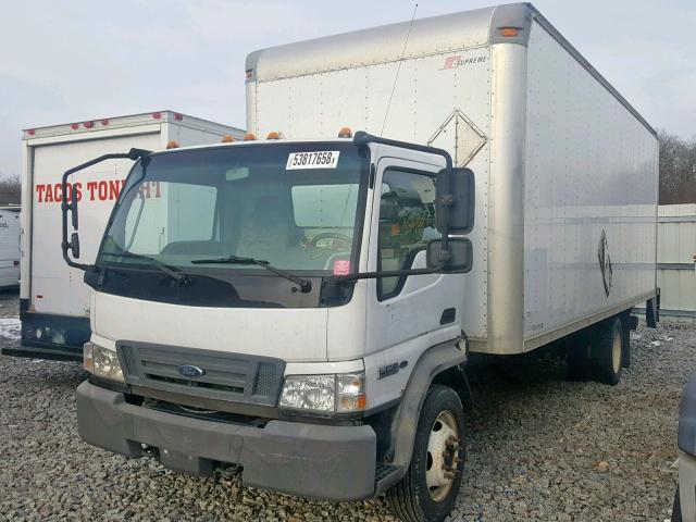 3FRML55Z06V183366 - 2006 FORD LOW CAB FO WHITE photo 2