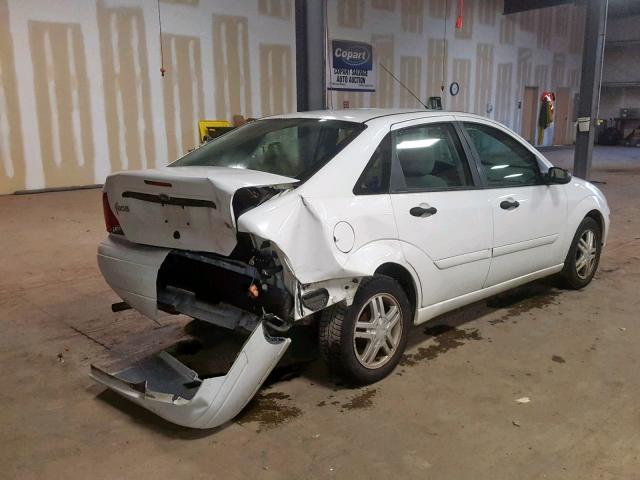 1FAFP34Z63W287738 - 2003 FORD FOCUS SE C WHITE photo 4