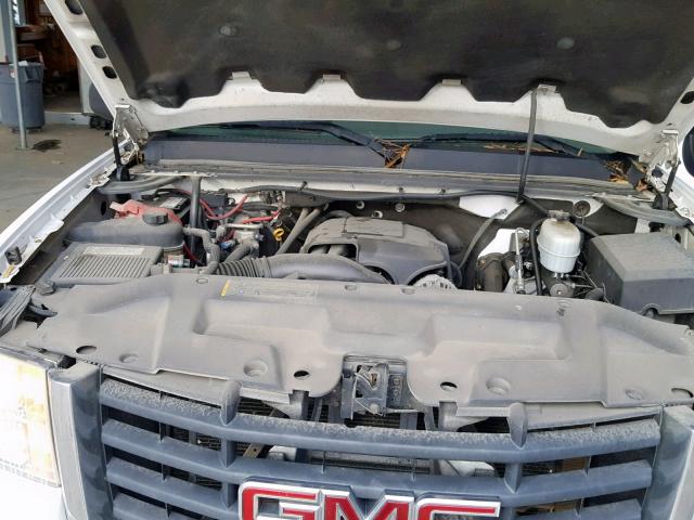 1GTHC29K58E120871 - 2008 GMC SIERRA C25 WHITE photo 7