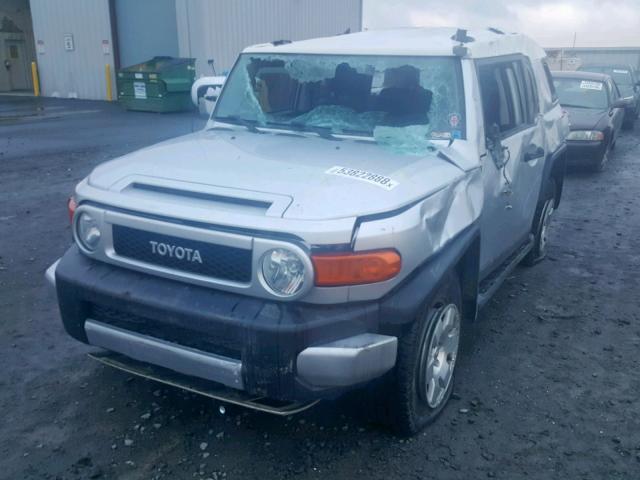 JTEBU11F770021715 - 2007 TOYOTA FJ CRUISER SILVER photo 2