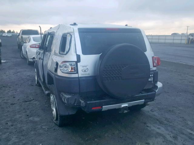 JTEBU11F770021715 - 2007 TOYOTA FJ CRUISER SILVER photo 3