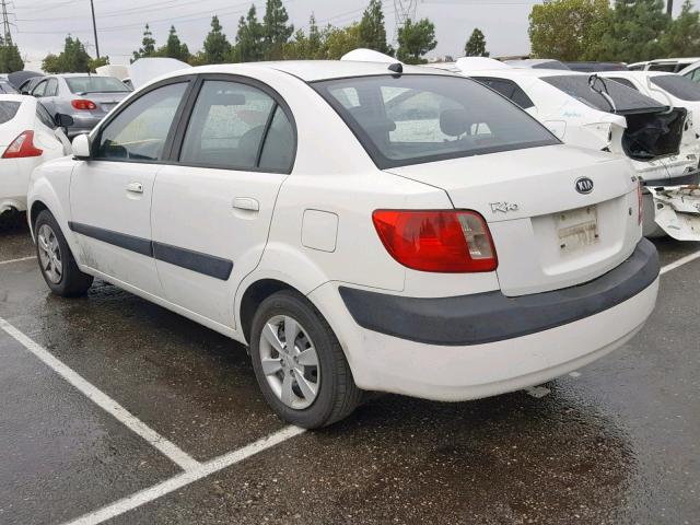 KNADE123086318965 - 2008 KIA RIO BASE WHITE photo 3