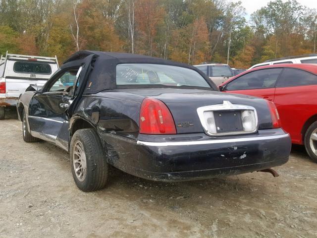 1LNHM82W81Y653388 - 2001 LINCOLN TOWN CAR S BLACK photo 3