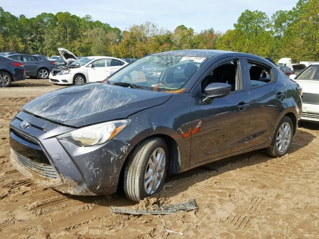 3MYDLBYV2JY325102 - 2018 TOYOTA YARIS IA GRAY photo 2