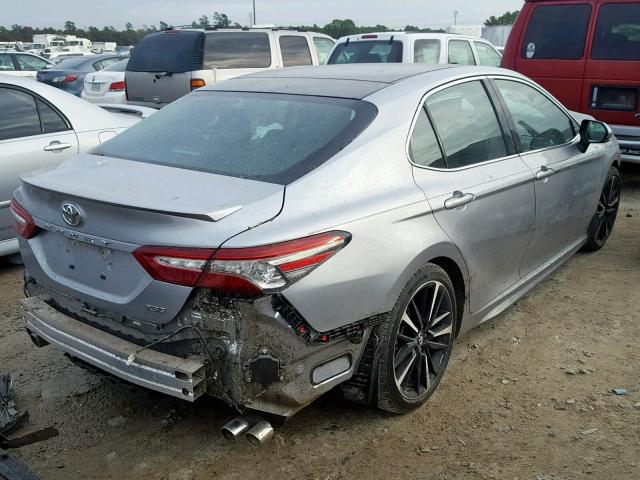 4T1B61HK4JU083358 - 2018 TOYOTA CAMRY XSE SILVER photo 4