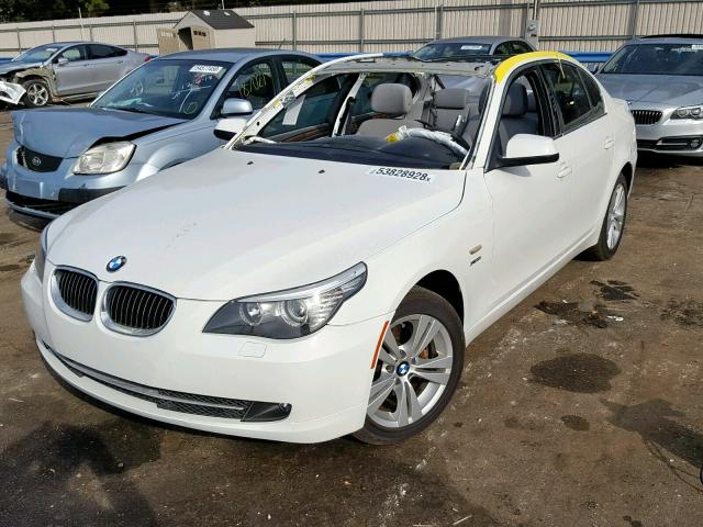 WBANV1C56AC444095 - 2010 BMW 528 XI WHITE photo 2