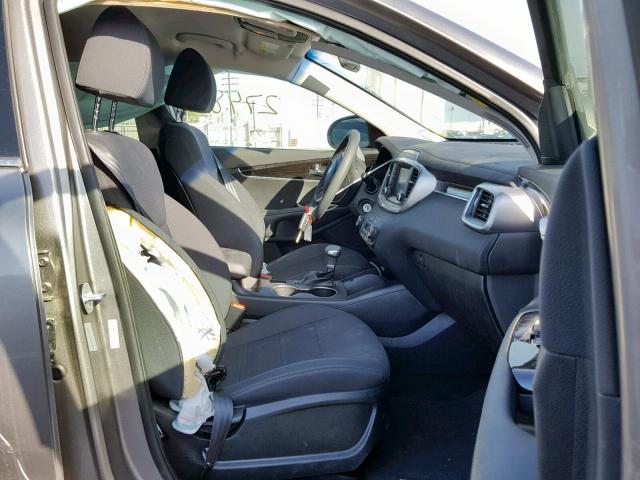 5XYPG4A5XKG440803 - 2019 KIA SORENTO LX GRAY photo 5