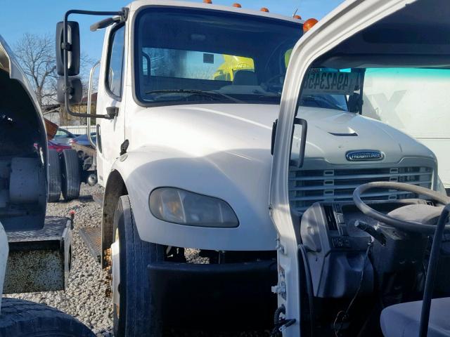 1FVACWDC36HV71483 - 2006 FREIGHTLINER M2 106 MED WHITE photo 1