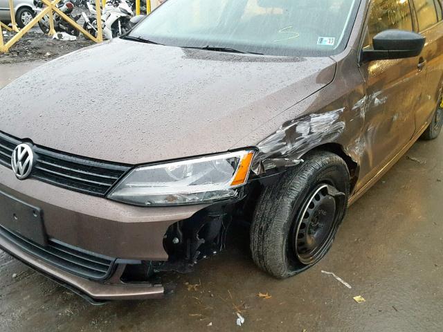 3VW2K7AJ1CM319215 - 2012 VOLKSWAGEN JETTA BASE BROWN photo 9
