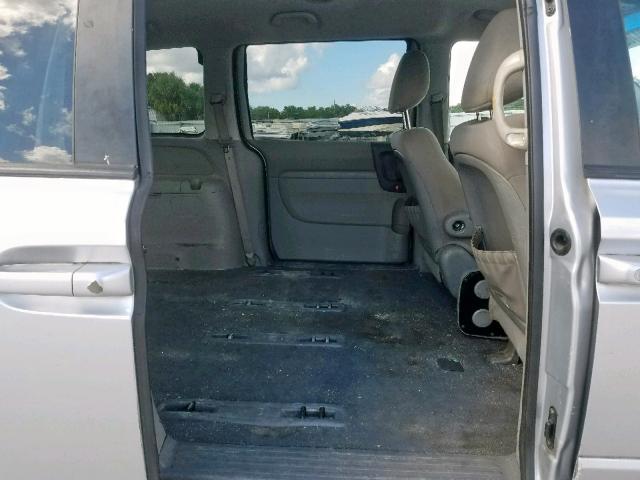 KNDMG4C73B6366256 - 2011 KIA SEDONA LX SILVER photo 6