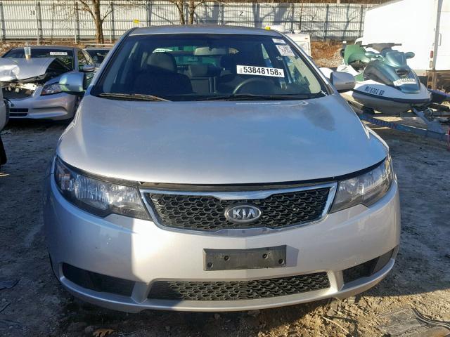 KNAFU5A20B5329411 - 2011 KIA FORTE EX SILVER photo 9