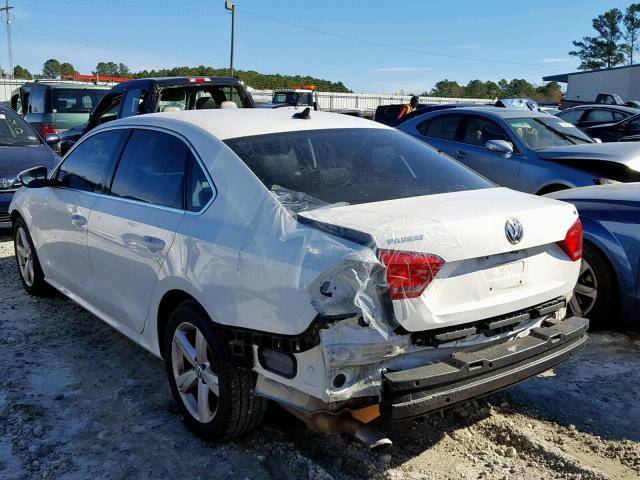 1VWBH7A38CC067643 - 2012 VOLKSWAGEN PASSAT SE WHITE photo 3